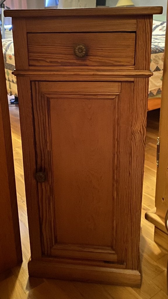 Table de chevet ou meuble d'appoint en pin, Enlèvement, Utilisé