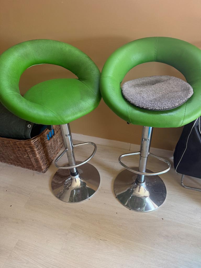 2 barkrukken, Ophalen, Kunststof, Gebruikt, 90 cm of meer