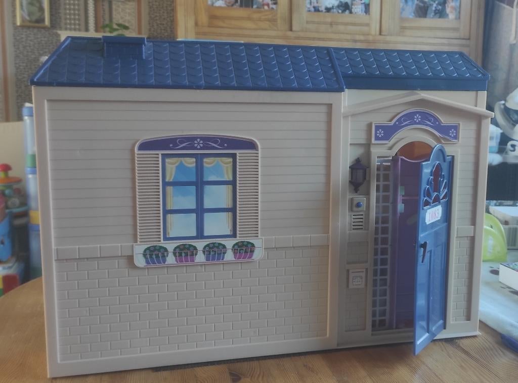 Maison de barbies transportable, Enlèvement, Comme neuf, Maison de poupées