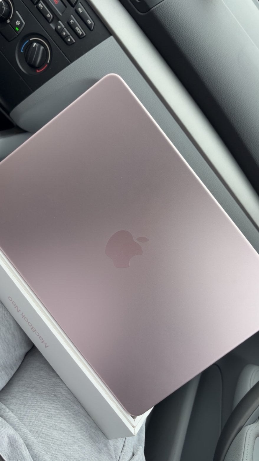 Macbook Neo 256GB, Autos : Divers, Navigation de voiture, Enlèvement, Comme neuf