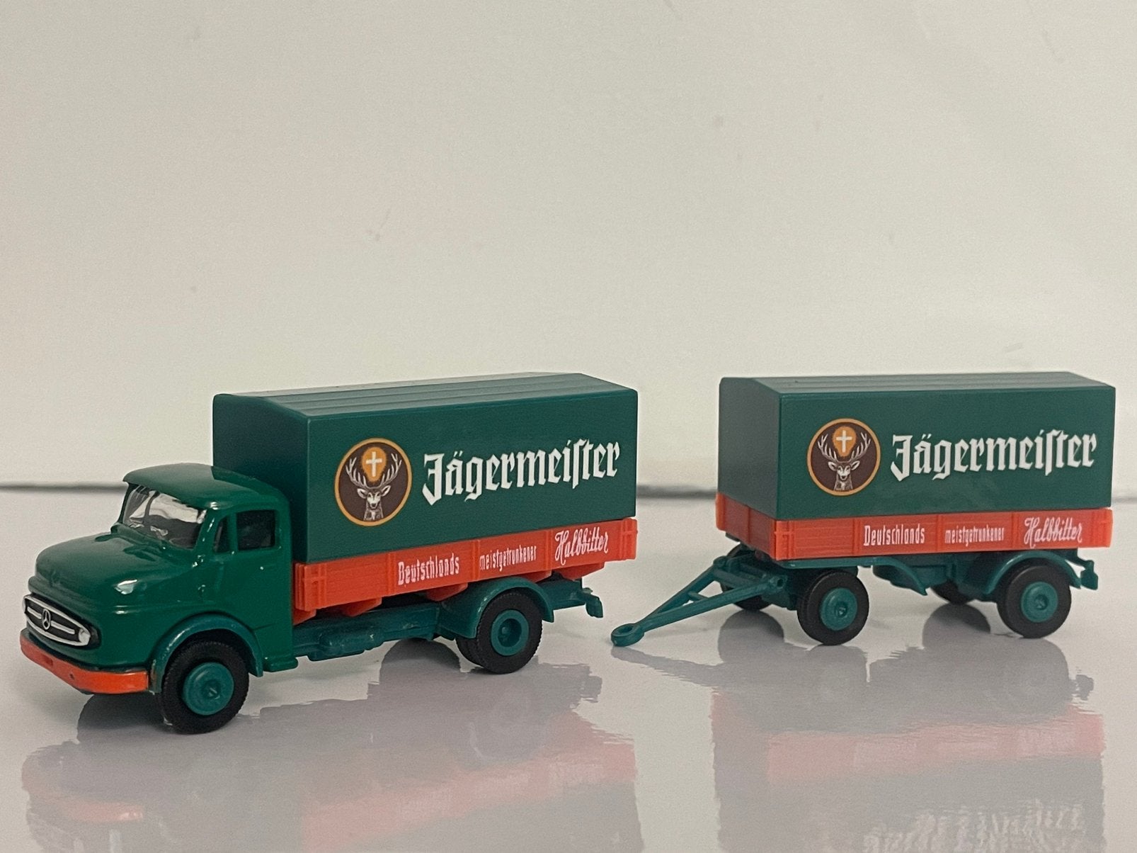 HO-model Mercedes Benz L322 JÄGERMEISTER huifcombinatie, Ophalen of Verzenden, Zo goed als nieuw, Bus of Vrachtwagen, Herpa