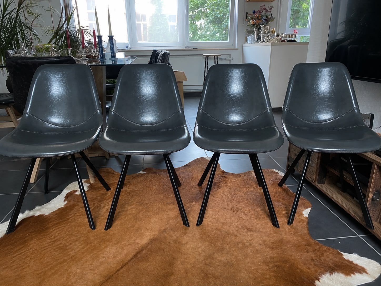 Lot de 4 chaises design en cuir, Maison & Meubles, Chaises, Comme neuf, Une, Cuir, Métal, Gris, Enlèvement ou Envoi