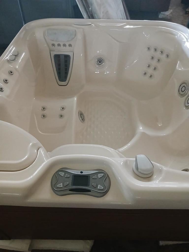 Gratis hot tub geleverd met 1 dag garantie, Ophalen of Verzenden