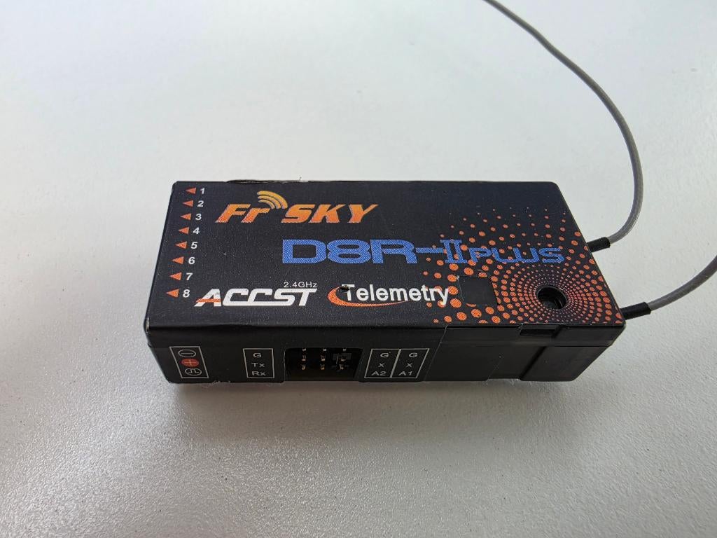 FrSky D8R-II PLUS 2.4Ghz 8CH ontvanger met Telemetery, Hobby en Vrije tijd, Ophalen of Verzenden, Zo goed als nieuw