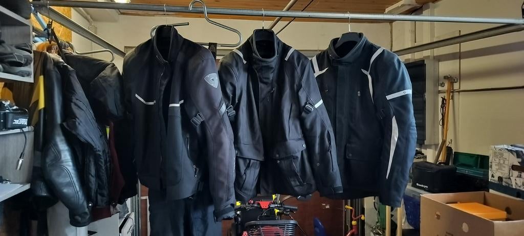 Moto vesten, Motoren, Ophalen