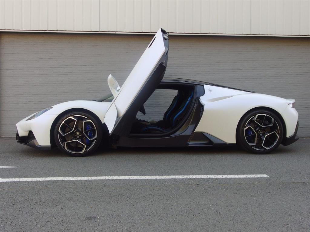 Maserati MC20 2022 In nieuwstaat!, Auto's, Maserati, Automaat, Zwart, Wit, Bedrijf