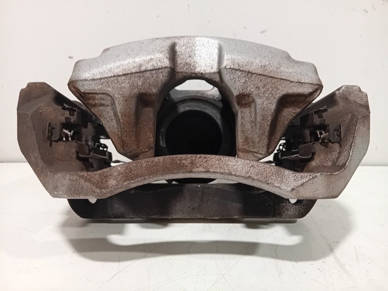 Remklauw links voor Opel Grandland, Onderdelen@venauto.nl, Van der Ven Autorecycling B.V., Ettenseweg 76, 4706 PB Roosendaal, The Netherlands