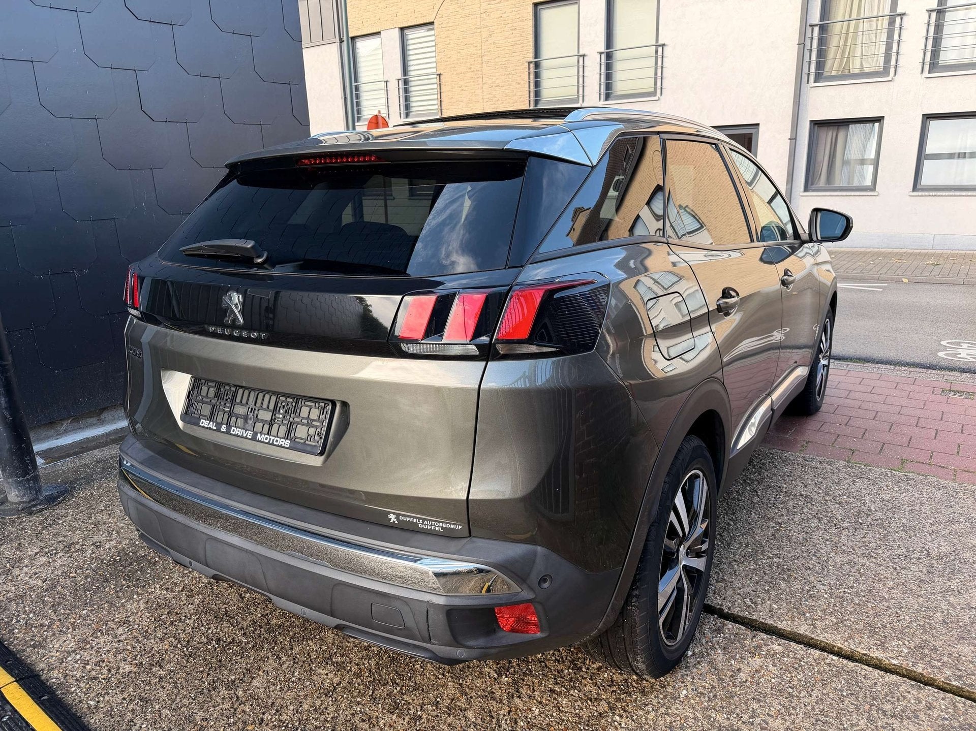 Peugeot 3008 1.2 EDITION ALLURE | PANODAK | CARPLAY | 360 CA, Auto's, Dealer onderhouden, Gebruikt, 1199 cc, https://public.car-pass.be/vhr/d77e0b6d-ec6f-4612-9c8f-0eb9e5bd414f