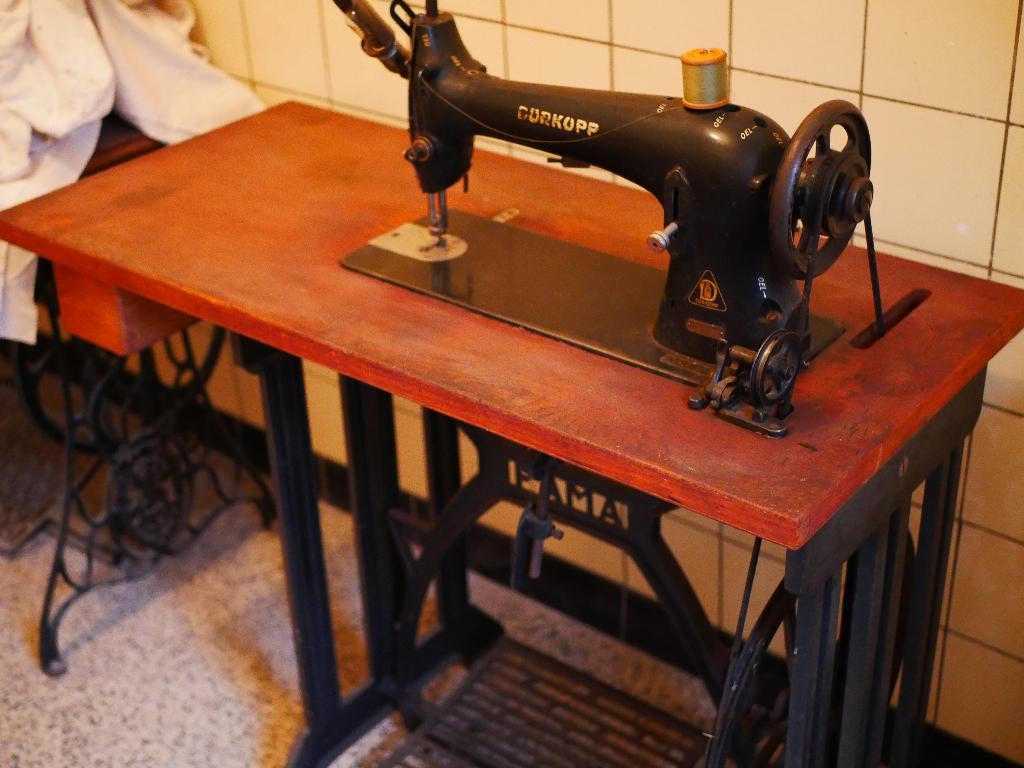 naaimachine (fama Italië) overgenomen door Durkopp, Antiek en Kunst, Antiek | Naaimachines, Ophalen