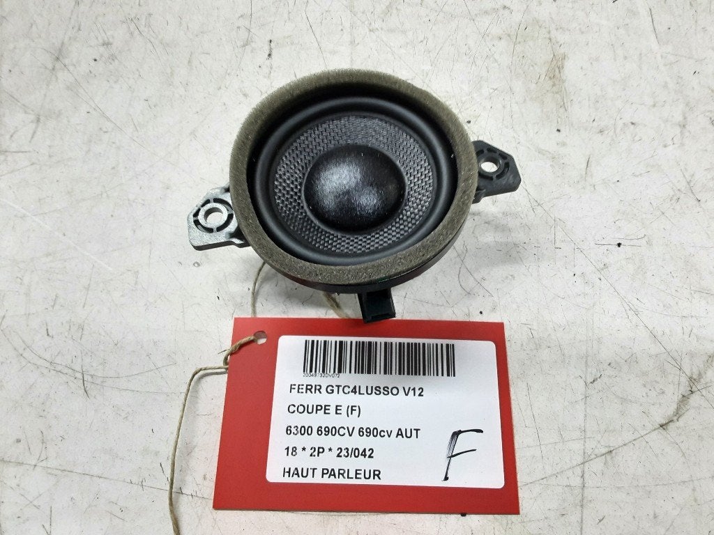 LUIDSPREKER Ferrari GTC4 Lusso (01-2016/-) (321889), Gebruikt, Mevr. I. Hauben, Ferrari, Rue de l'Espoir 34 34
4030  GRIVEGNÉE, BE