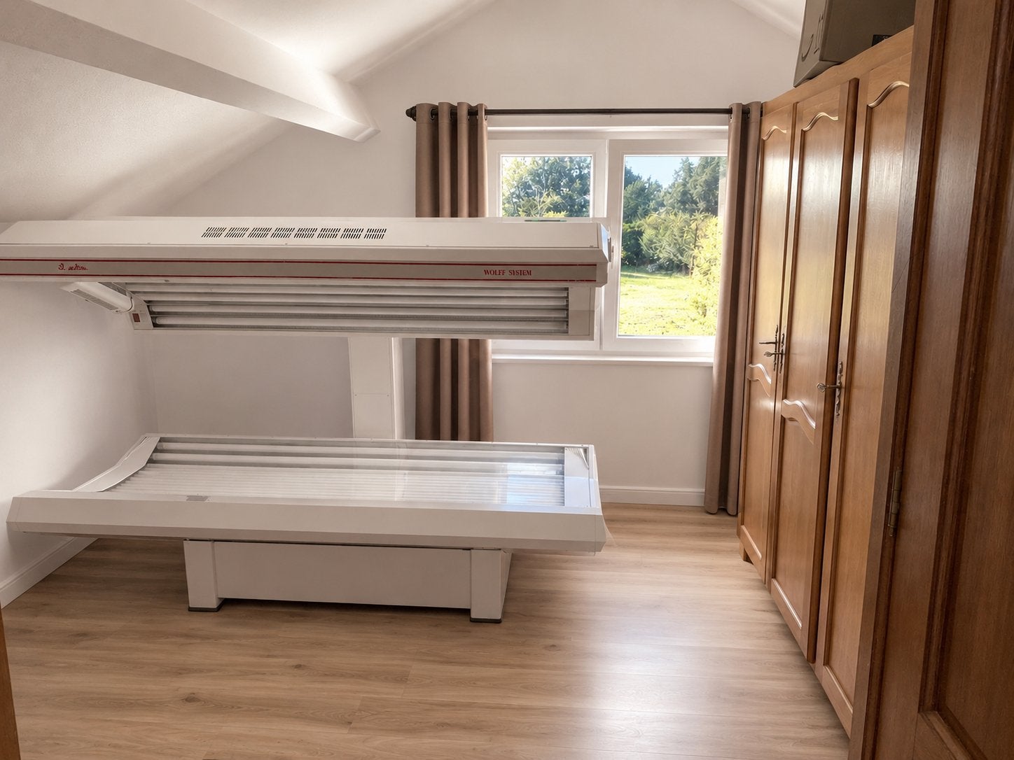 Banc solaire SLWA 12 – 1 200 W, Enlèvement, Utilisé, Banc solaire double, 10 à 15 lampes