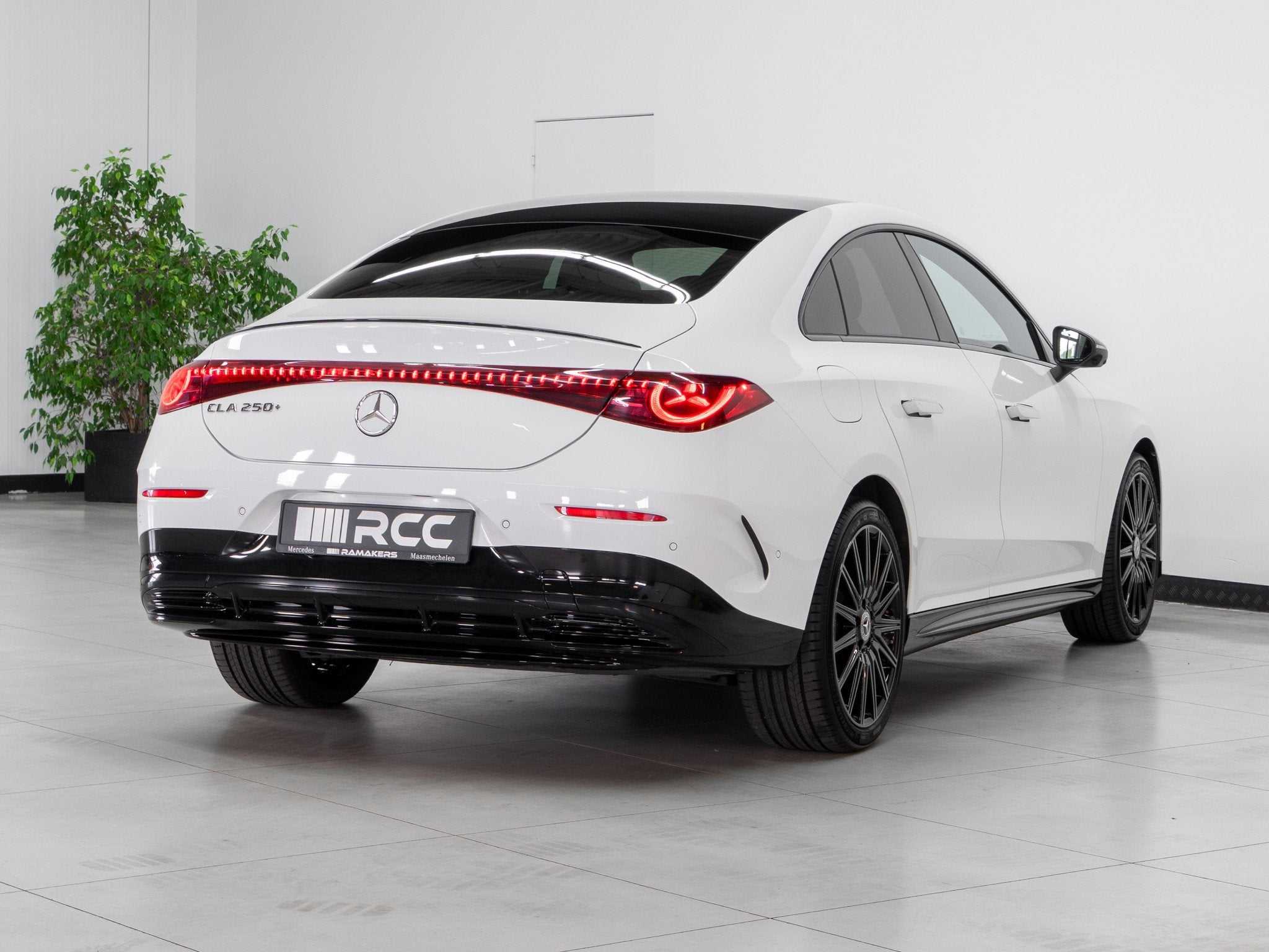 Mercedes-Benz CLA 250 + 85kWh | AMG Line Plus Premium Night, Auto's, Automaat, Achterwielaandrijving, Gebruikt, Zwart