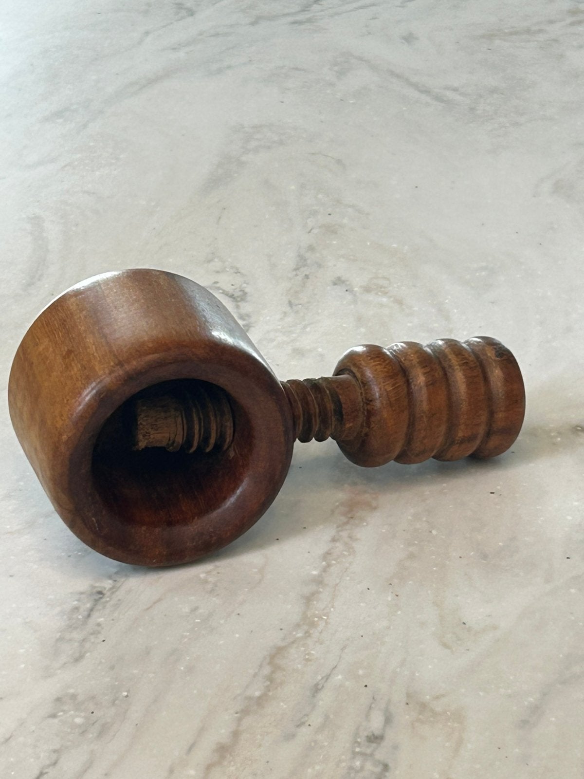 Casse-noisettes TOYIN à vis du milieu du siècle, Maison & Meubles, Enlèvement ou Envoi, Autres marques, Brun, Autres types