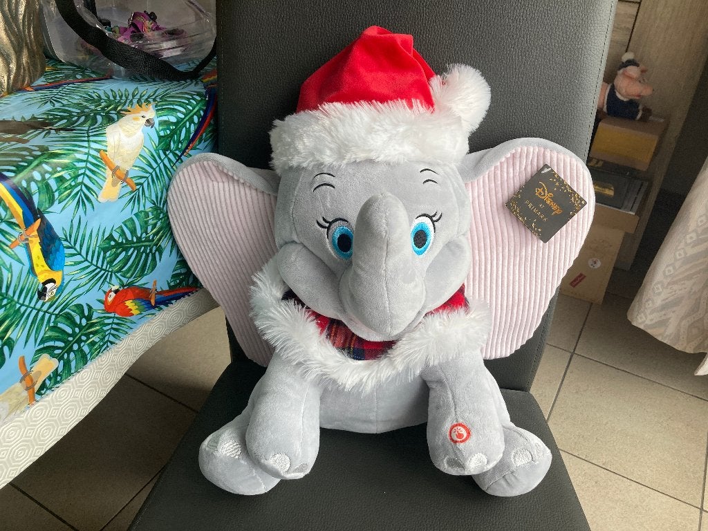 Nieuwe Dumbo knuffel kerst - met licht - ongeveer 45 cm, Collections, Enlèvement ou Envoi, Bambi ou Dumbo, Neuf, Peluche