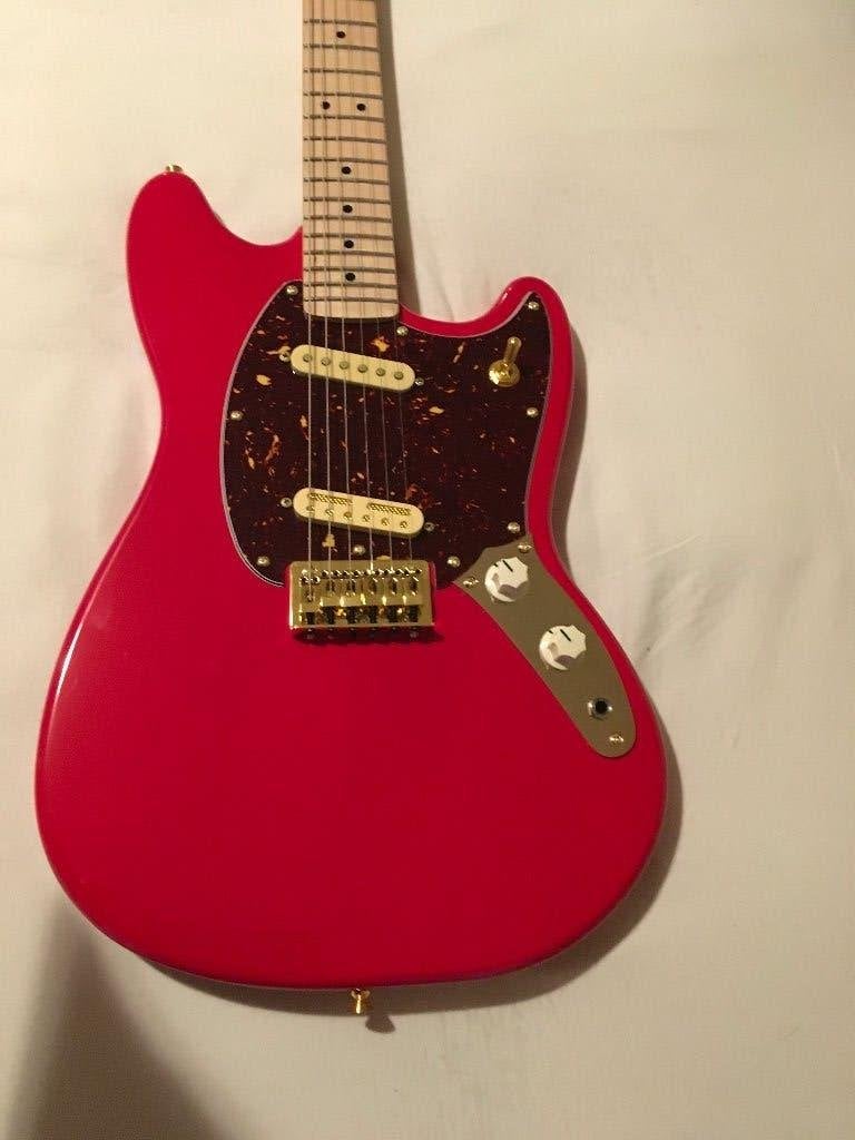 Guitar electric fender squire mustang complete upgraded new, Muziek en Instrumenten, Snaarinstrumenten | Gitaren | Elektrisch