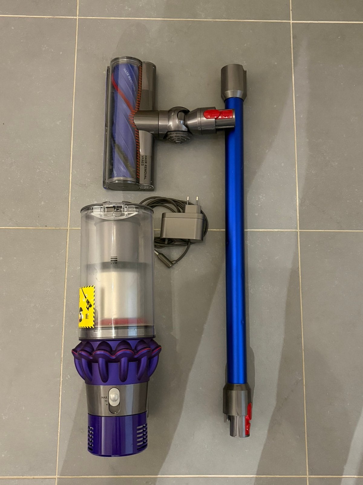 Dyson v10 cyclone absolute en bonne état, Verzenden, Dyson