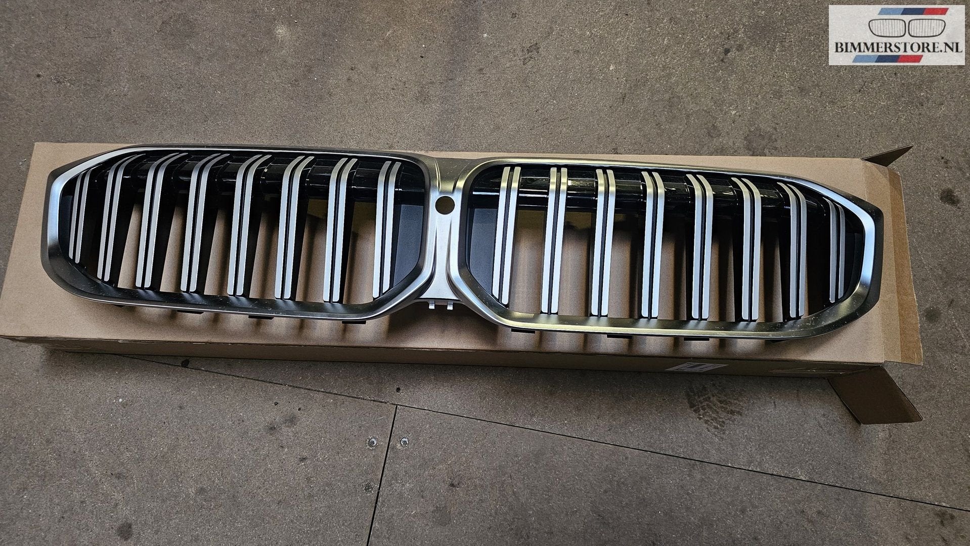 Grille grijs zwart BMW  2 serie G20 G21 + LCi 51115A1BF70, Neuf, -, -, -