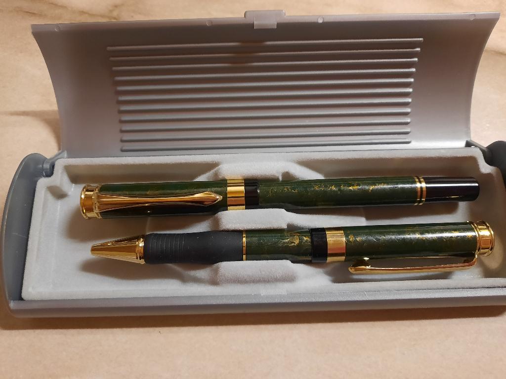 luxe doos met 2 mooie zware stuks rolpen en stylo assortie, Ophalen of Verzenden