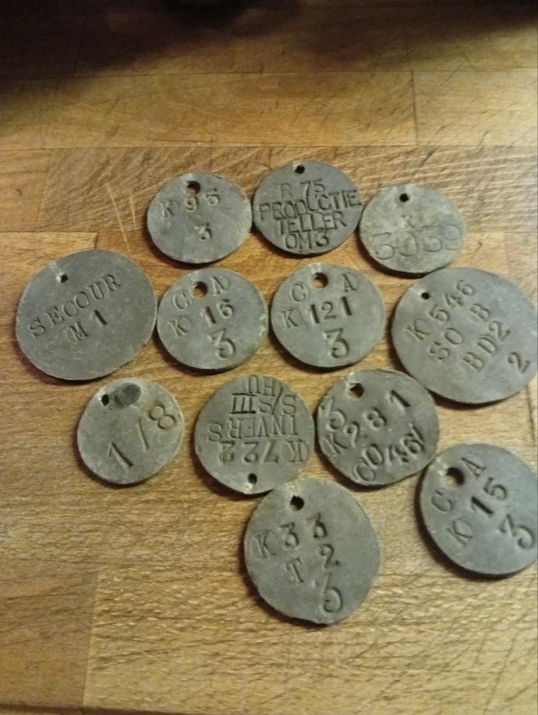 Antieke loden tags bekabeling, Ophalen