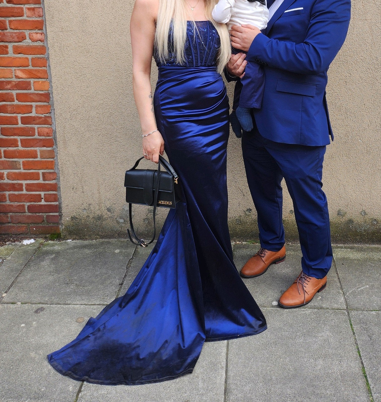 Robe en satin bleu foncé avec fente taille 34-36, Enlèvement