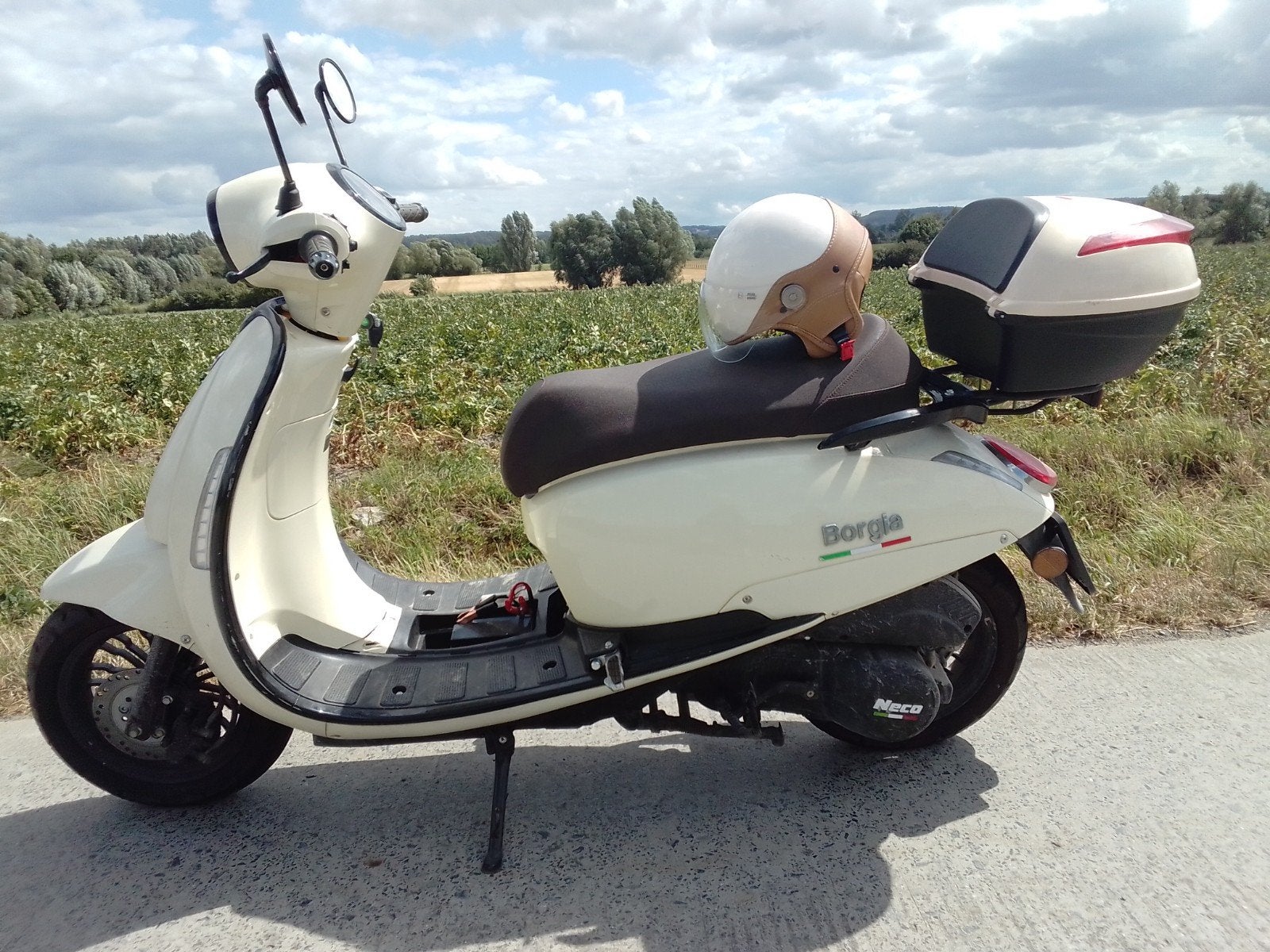 Neco 125 cc 3000 km +2 helmen, Enlèvement, Utilisé