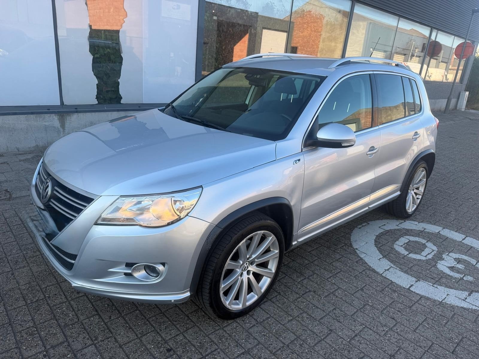 VOLKSWAGEN TIGUAN R LINE AUTOMATIQUE 2011 200 000 KM EURO5 1, Autos, 100 kW, Achat, 5 portes, Automatique