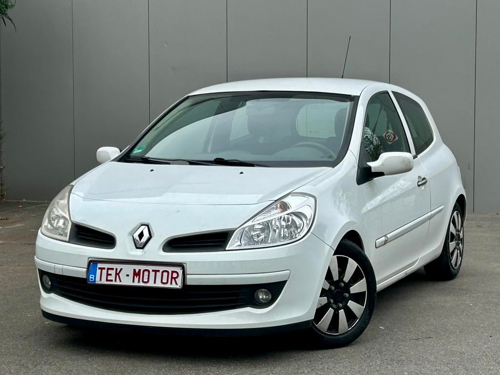 RENAULT CLIO 1.2 BENZINE, GEKEURD, AIRCO, NIEUW STAAT!!, Auto's, Renault, Handgeschakeld, 55 kW, 1149 cc, Parkeersensor