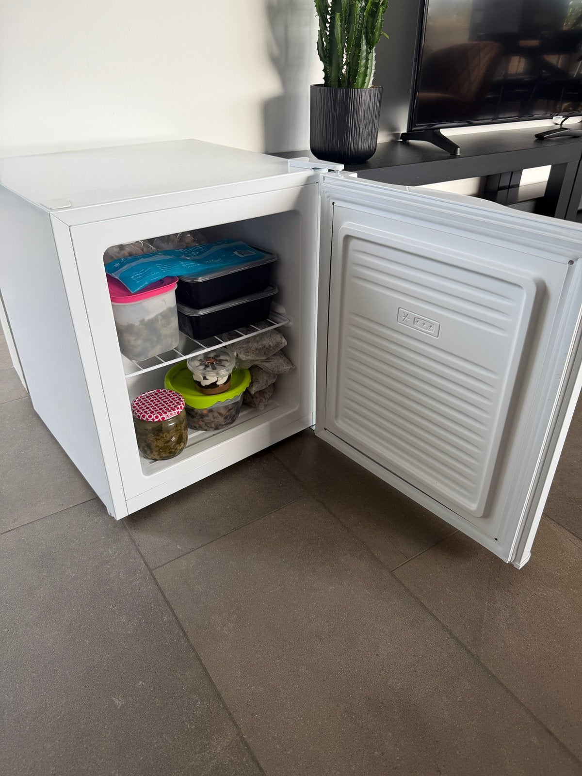 Silvercrest mini diepvriezer 33L – 44x51x49cm – goede staat, Elektronische apparatuur, Vriezers en Diepvrieskisten, Gebruikt, Minder dan 85 cm