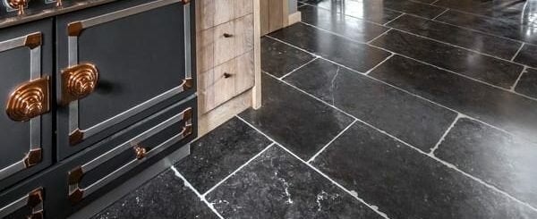 GROS ACHAT  375 m2; CARREAUX DE PIERRE BLEUE BELGE OBSOLÈTES, Enlèvement