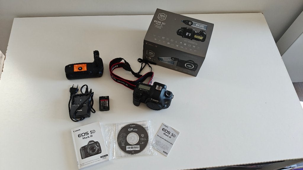 Canon EOS 5D Mark III Body + Battery Grip + Accu (Met doos), Ophalen, Gebruikt, Canon, Draagriem