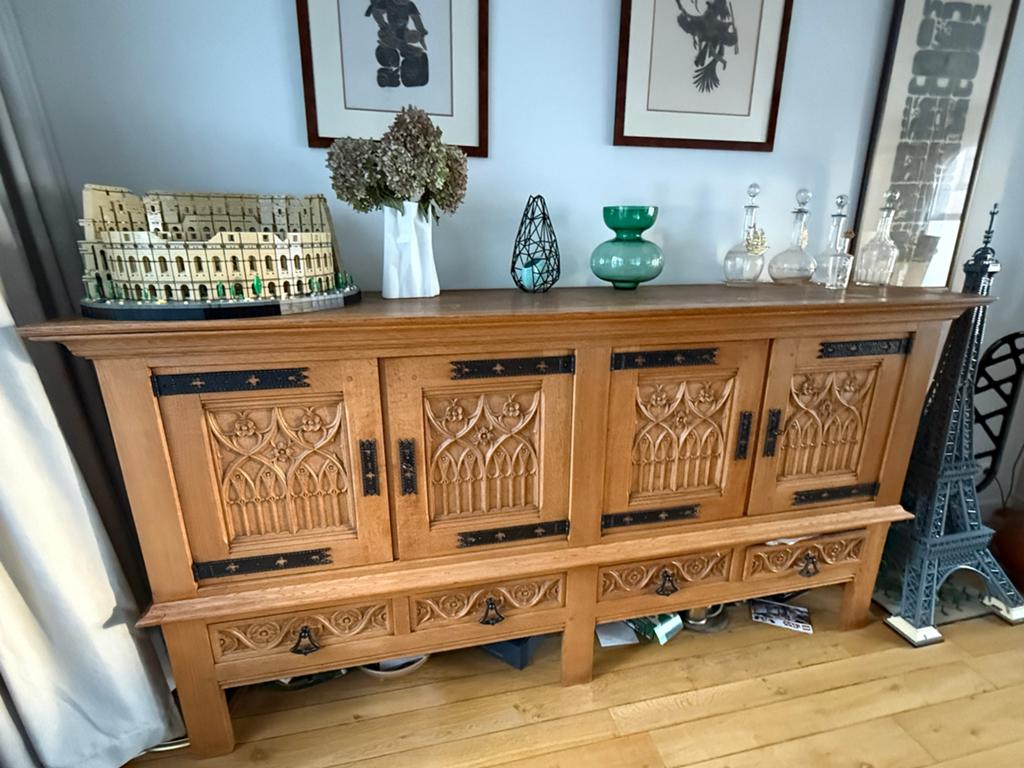 2 buffets vintage en chêne avec fer forgé et sculptures, Maison & Meubles, Armoires | Dressoirs, Utilisé, 200 cm ou plus, 50 à 75 cm