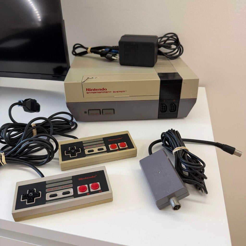 Nintendo NES + 2 Controllers & Kabels - Werkend, Games en Spelcomputers, Spelcomputers | Nintendo NES, Ophalen of Verzenden, Gebruikt