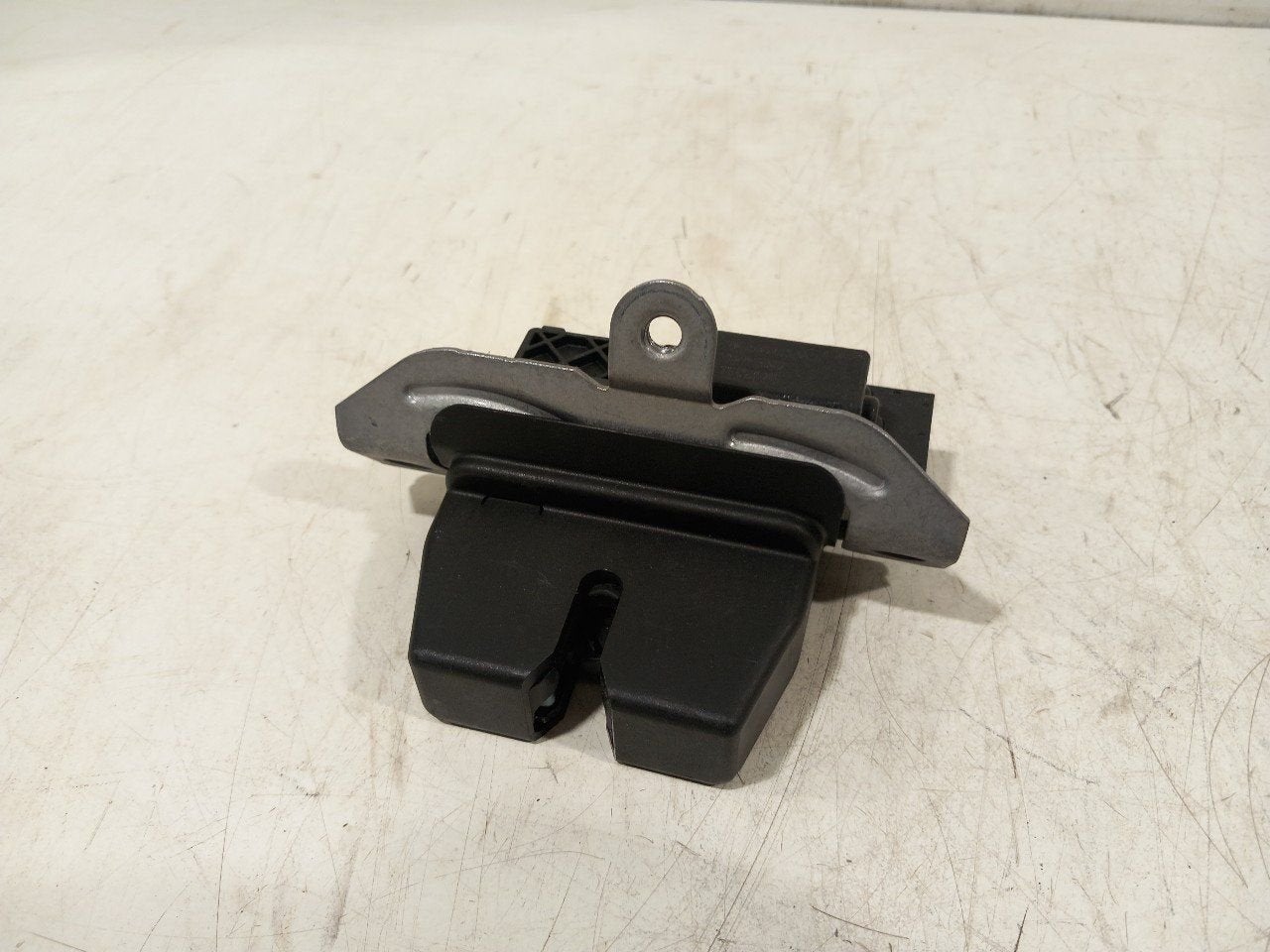 Slot mechaniek kofferdeksel achterklep elektrisch Ford Fiest, Onderdelen@venauto.nl, Van der Ven Autorecycling B.V., Gebruikt