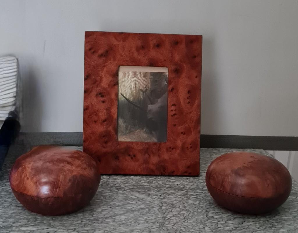 2 THUYA wortelnoten bowls + fotokader, Bois, Enlèvement ou Envoi, Fait main, Europe