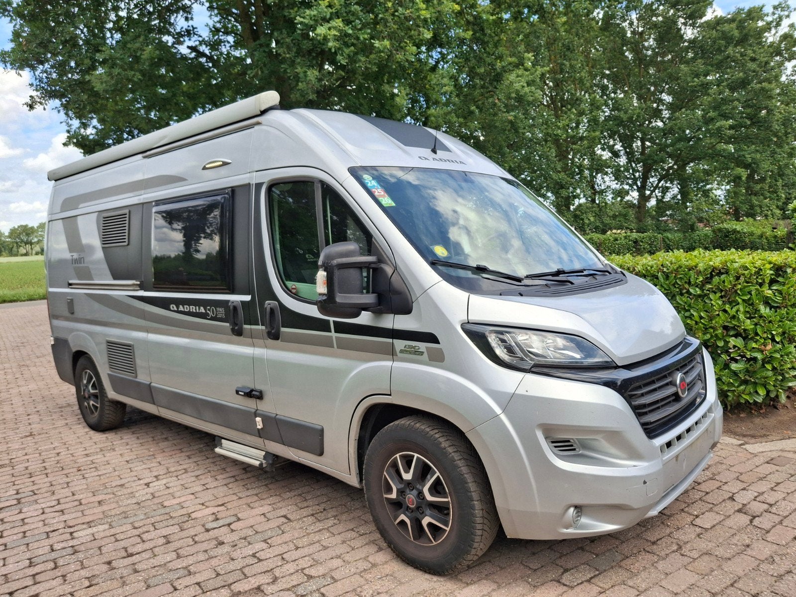 Adria twin 600 2016  bus, Caravans en Kamperen, Bedrijf