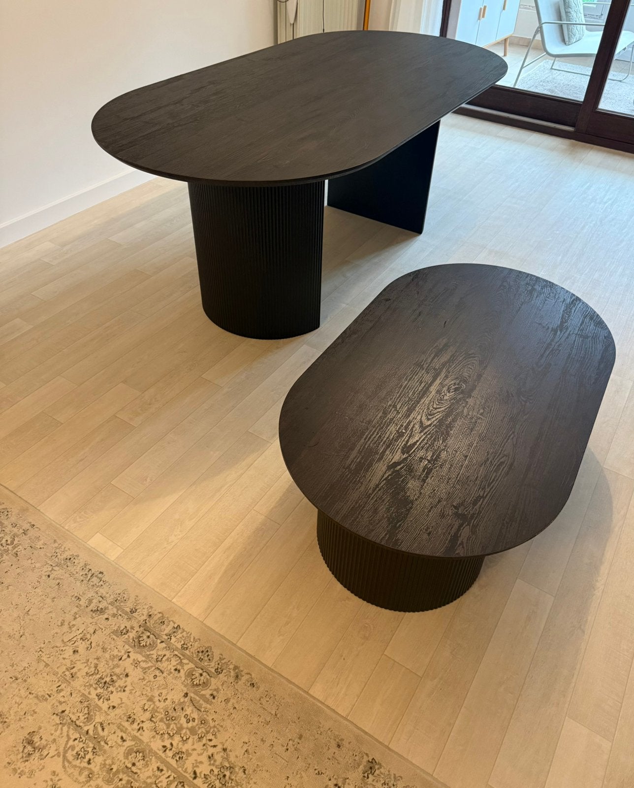 Ensemble 2 tables design bois noir – salle à manger + salon, Maison & Meubles, Enlèvement, Comme neuf, Ovale