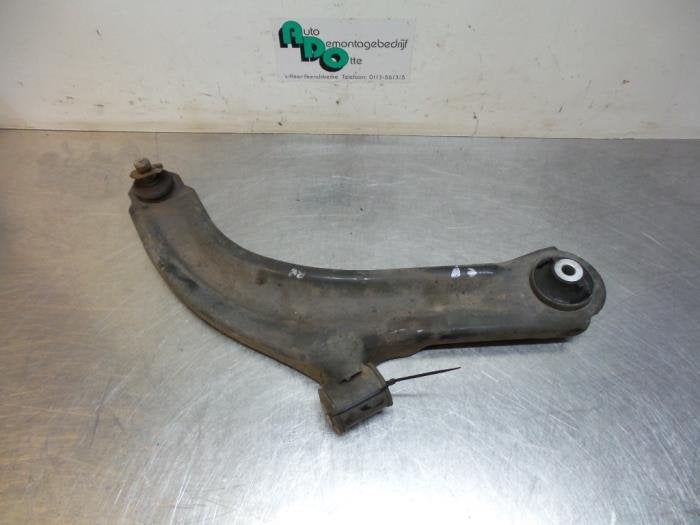 Bras de suspension avant droit d'un Nissan Micra (Micra 03-), -, 3 mois de garantie, Utilisé, -