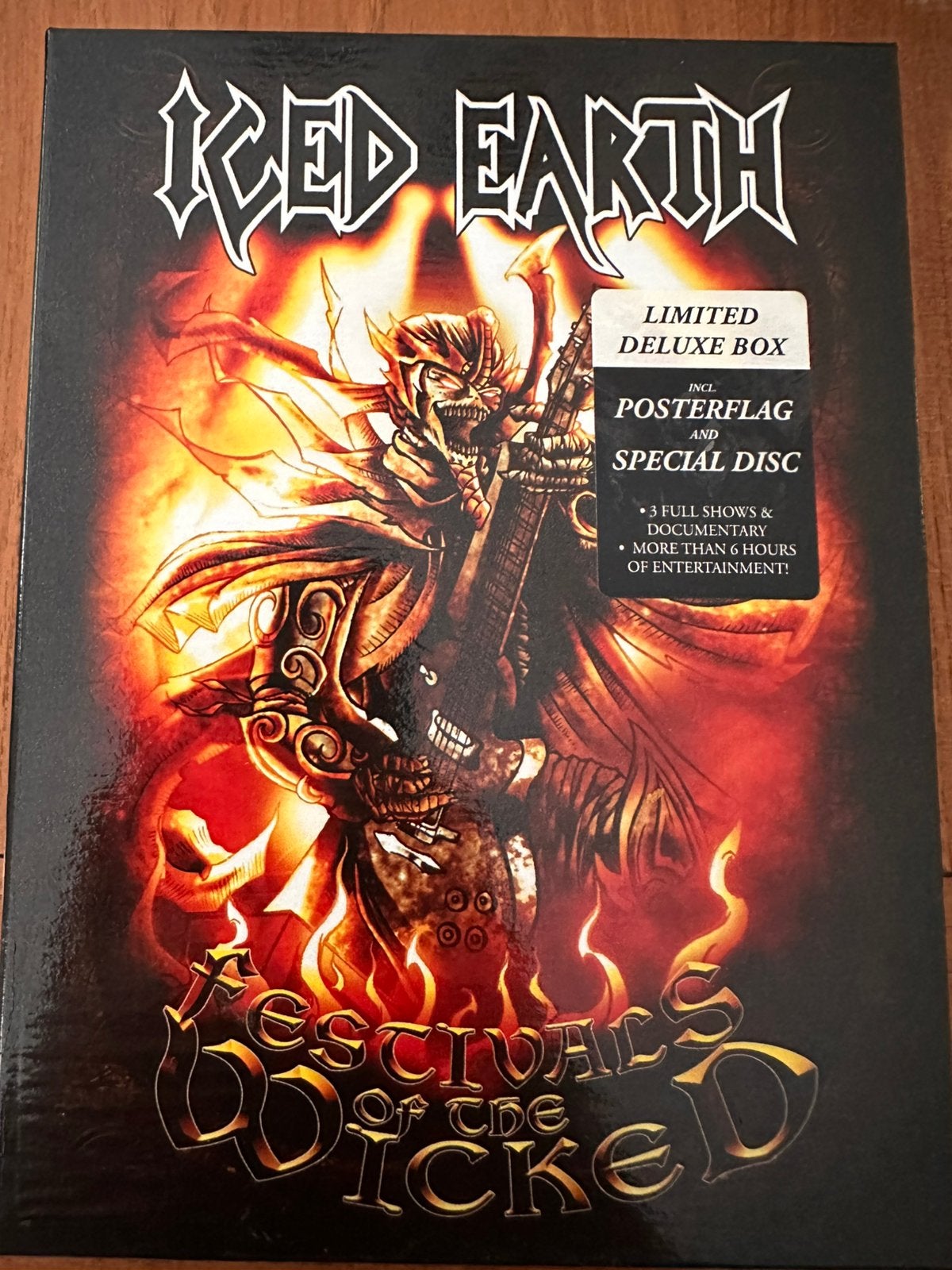 Dvd luxe box Iced Earth, Enlèvement ou Envoi, Comme neuf, Hard rock, Coffret