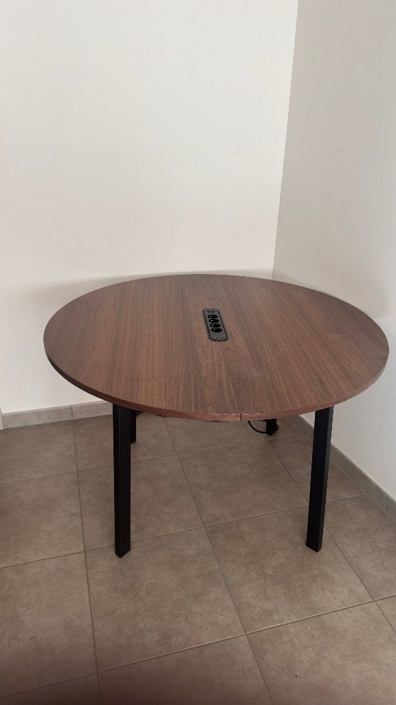 IKEA Mittzon ronde tafel walnoot Ø120 met stekkerdoos, Ophalen, Rond, Zo goed als nieuw, Vier personen