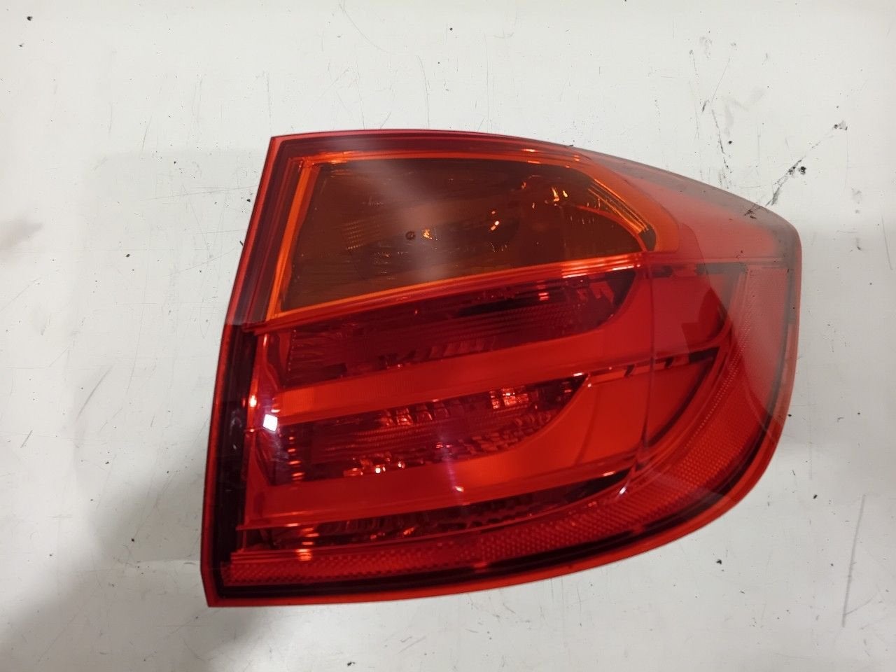 Achterlicht carrosserie rechts BMW 3 serie, Onderdelen@venauto.nl, Van der Ven Autorecycling B.V., Ettenseweg 76, 4706 PB Roosendaal, The Netherlands