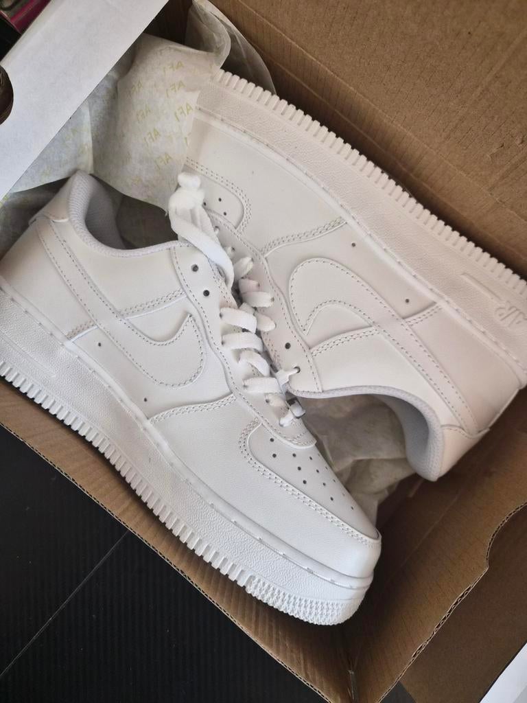 Nike Air Force 1 Low "Triple White" – Neuve & Jamais portée, Vêtements | Hommes, Chaussures, Neuf, Enlèvement ou Envoi, Blanc