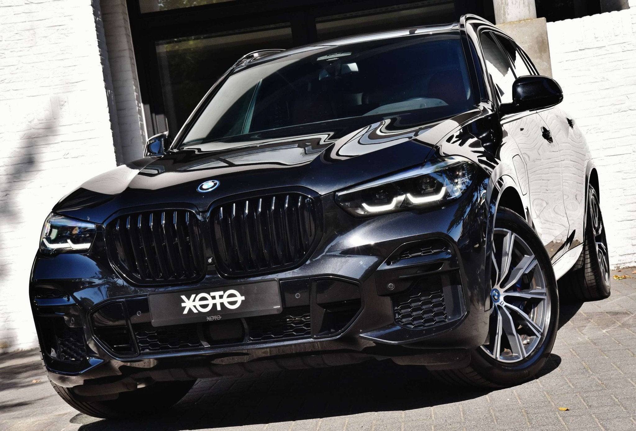 BMW X5 XDRIVE45E PHEV M PACK * NP: € 106.030 * (bj 2023), Auto's, Gebruikt, Bi-Xenon koplampen, Zwart, Leder