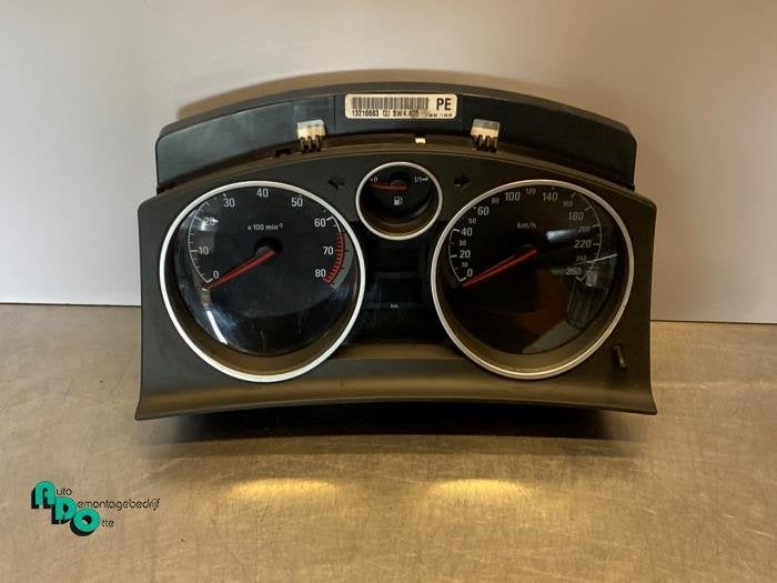 Instrumentenpaneel van een Opel Zafira B (Zafira B 05-), Gebruikt, -, -, Opel