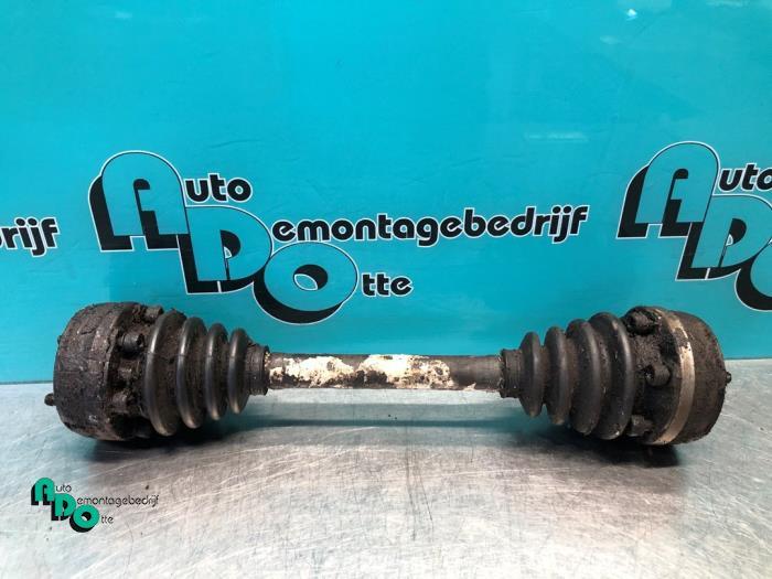 Aandrijfas rechts-voor van een Volkswagen Kever, Auto-onderdelen, Remmen en Aandrijving, Volkswagen, Gebruikt, 3 maanden garantie