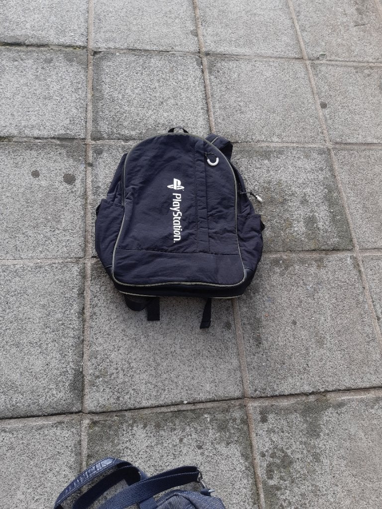 💥Cartable kipling primaire sac a dos PlayStation  un sa gym, Bijoux, Sacs & Beauté, Sacs | Cartables, Enlèvement, Utilisé