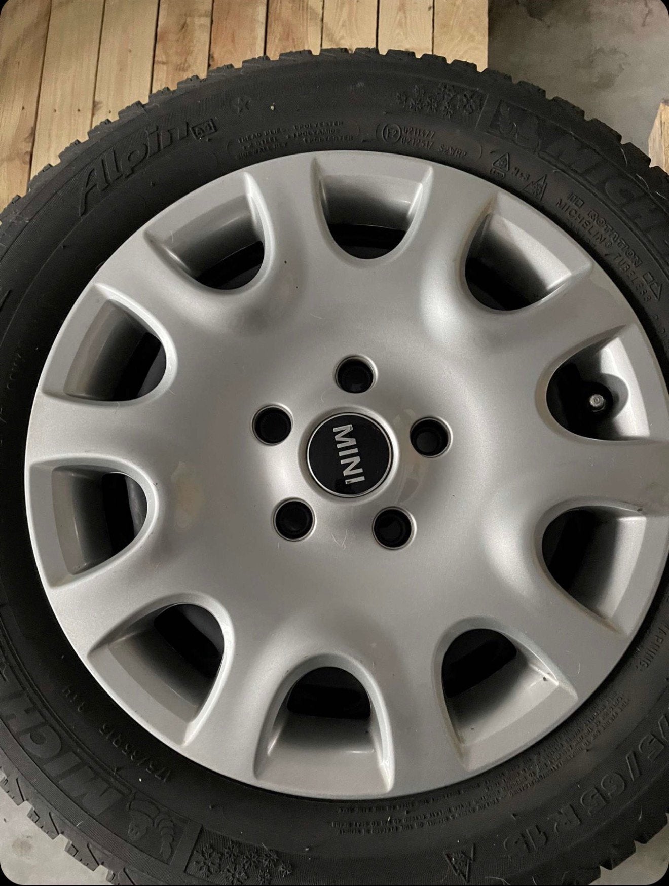 ️ Winterbanden MINI met wielscheel – 175/65 R15, Auto-onderdelen, Ophalen, Winterbanden