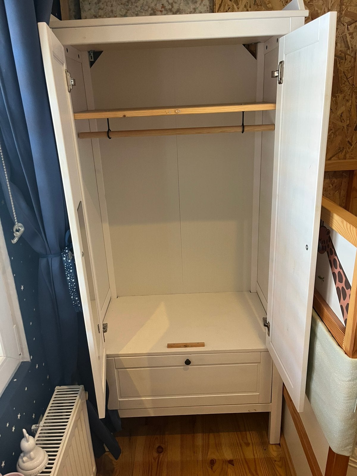 Kinderkleerkast ikea sundvik, Kinderen en Baby's, Ophalen, Zo goed als nieuw, Kast