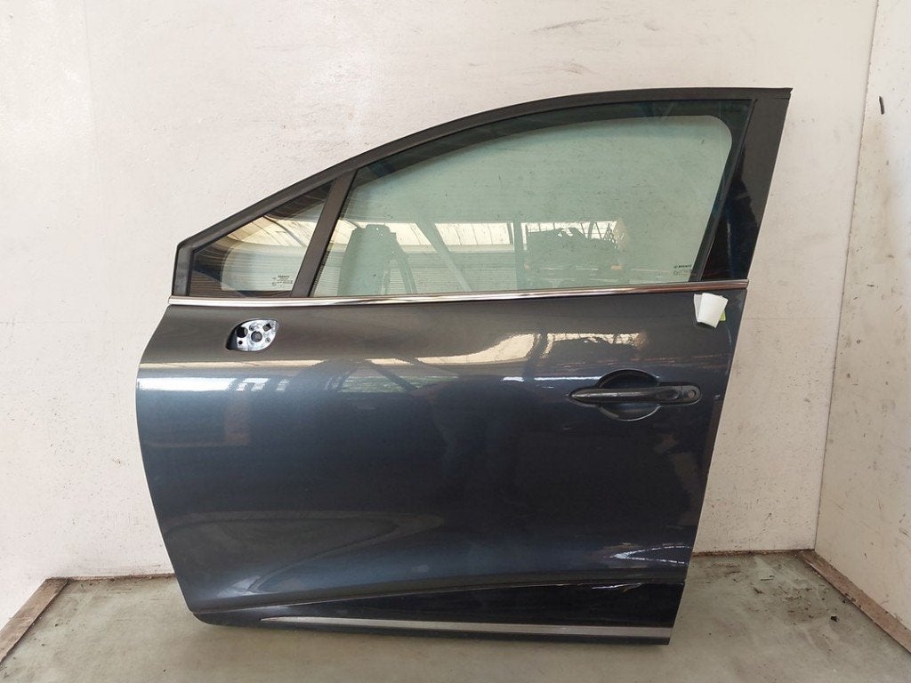 PORTIER LINKS VOOR Renault Clio IV Estate / Grandtour (7R), Gebruikt, Voor, Peter-Huppertz-Straße 5
51063  Köln, DE, Dialog.deutschland@renault.de