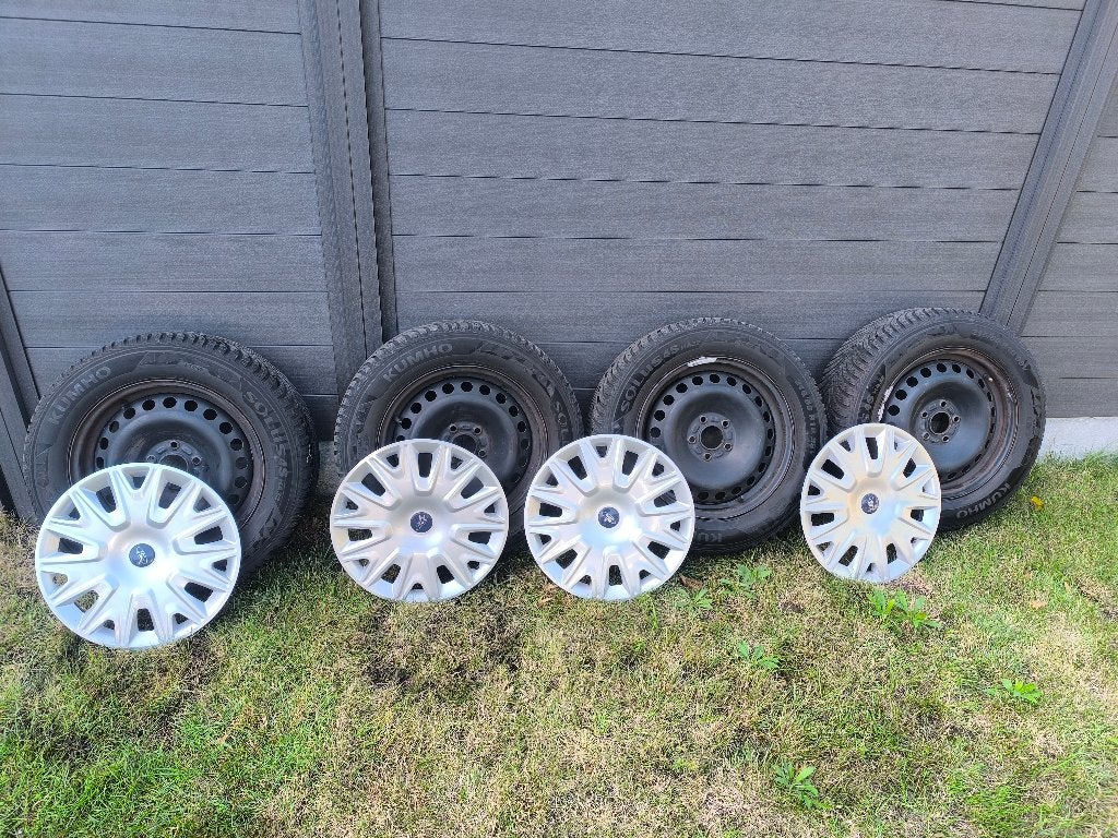 Paire de roues Ford toutes saisons de 16 po, Autos : Pièces & Accessoires, Pneus et Jantes, 215 mm, 4 Saisons, 16 pouces