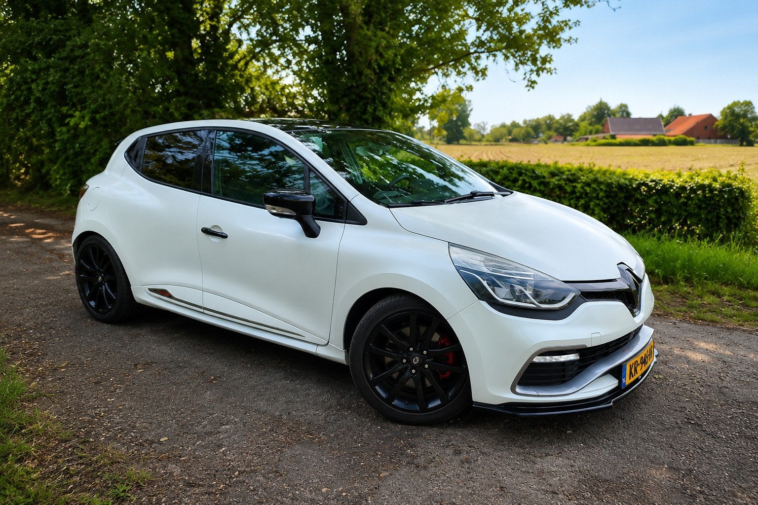 Renault Clio 4 RS Trophy EDC – Phase 2 | 220 PK, 2016, 1618 cc, 4 cilinders, USB, Wit